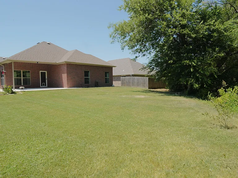 1021 Chesterfield Dr — Photo 18