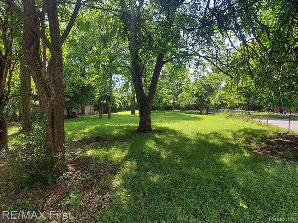 23183 Bush St, Southfield, MI 48033