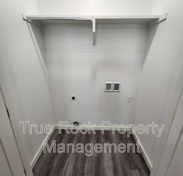 219 S Hope St — Photo 4