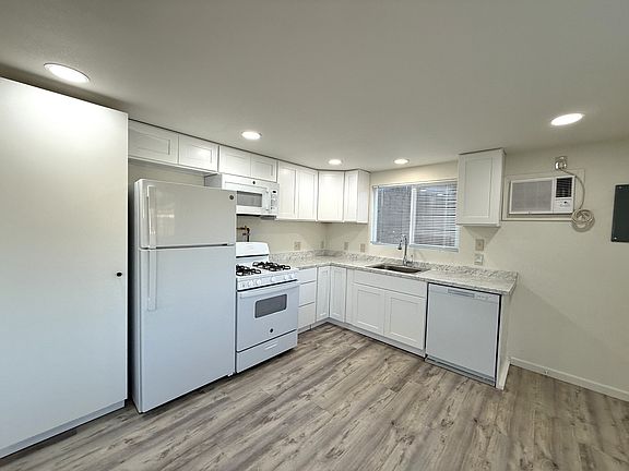 4th image of 1441 1/2 Sheridan Ave