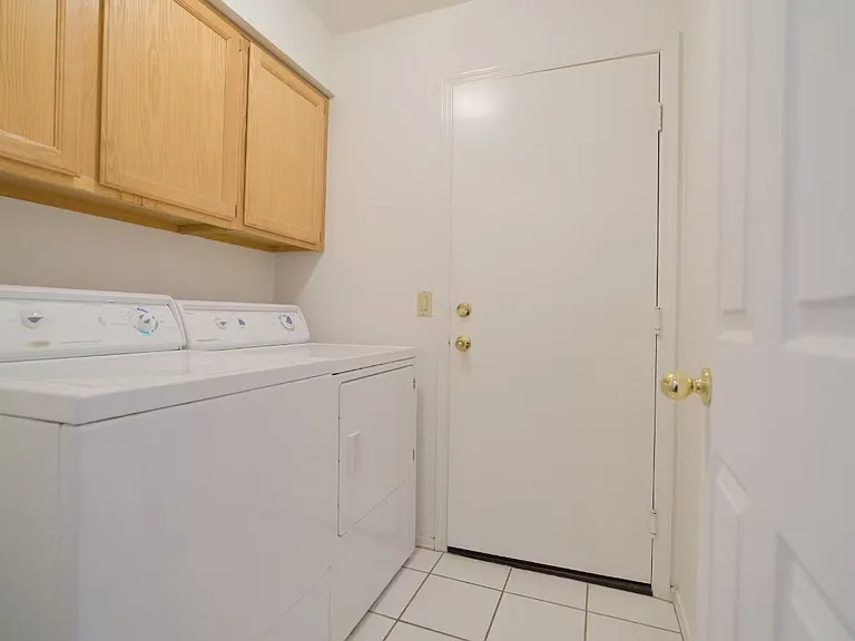 1317 N Palmsprings Dr — Photo 15