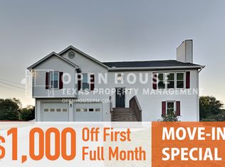 210 Meadow View Dr, Grayson, GA 30017