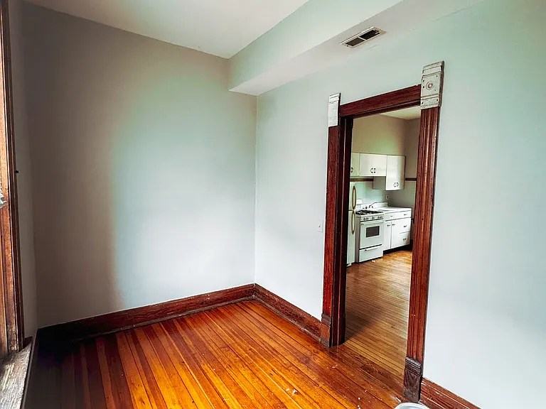 2100 N. Hoyne Ave. — Photo 11