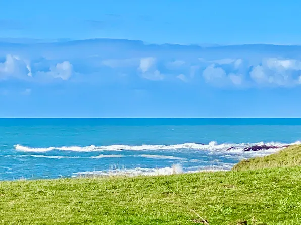 806 Lower Pacific Dr, Whitethorn, CA 95589