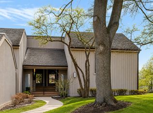 83 Thornhill Ln APT B, Lake Barrington, IL 60010