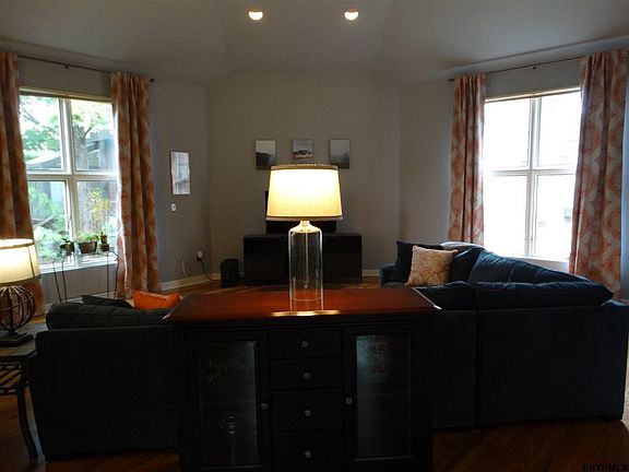 5th image of 105 Krumkill Ct E