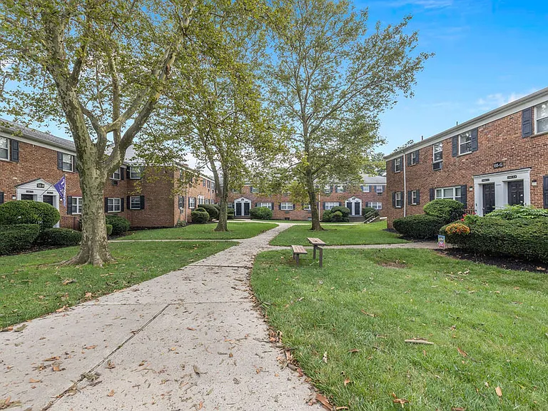 Grandview Gardens — Photo 12