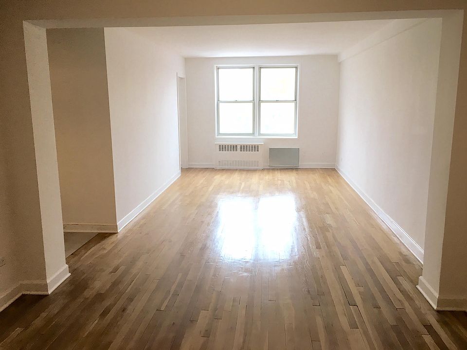 1st image of 14205 Roosevelt Ave APT 505