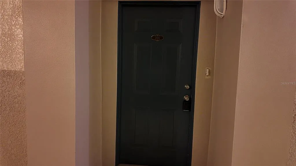 3 bed, 2.0 bath, 1433 sqft, $1,700 — Photo 3