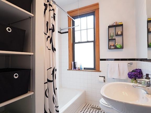 2nd image of 2218 W Cornelia Ave #2