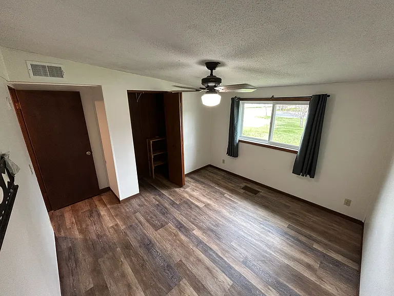2716 Irvine Ave NW — Photo 6