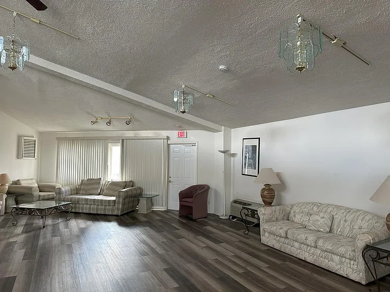 1900 Light Rd #204 — Photo 32