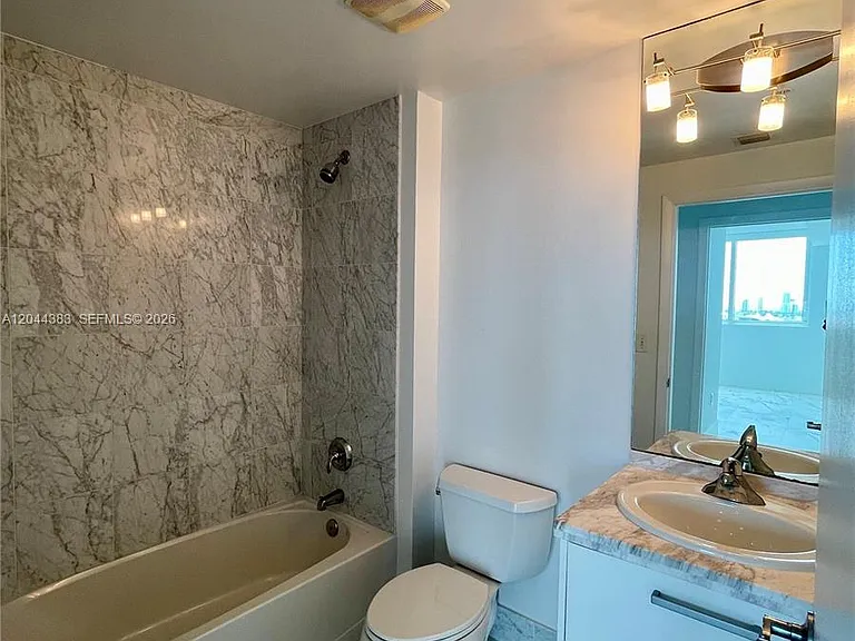 253 NE 2nd St #2409 — Photo 19
