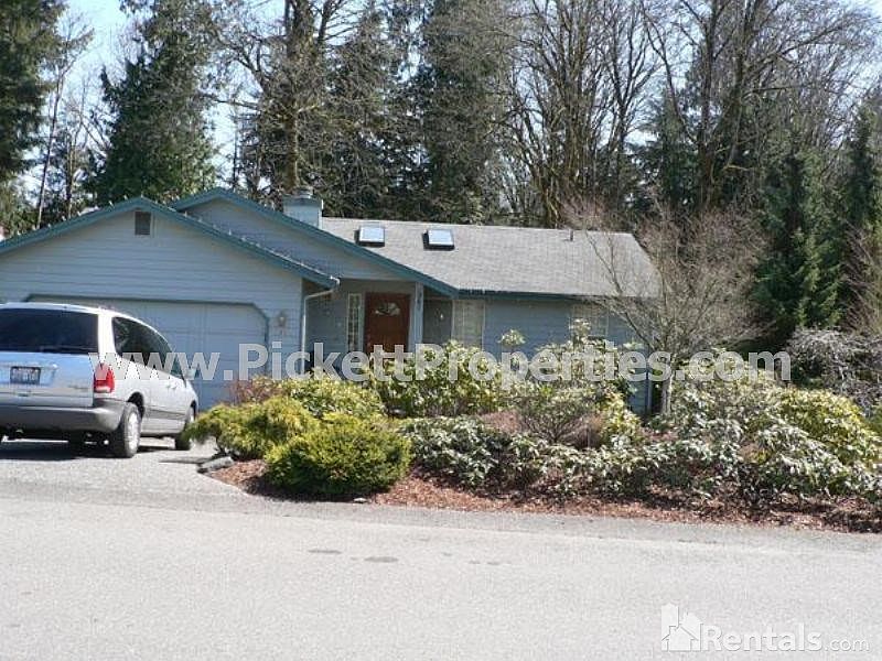 1st image of 1069 NE Shadybrook Ct