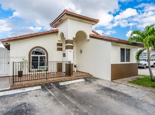 Los Palacios Ii, Hialeah, FL 33018