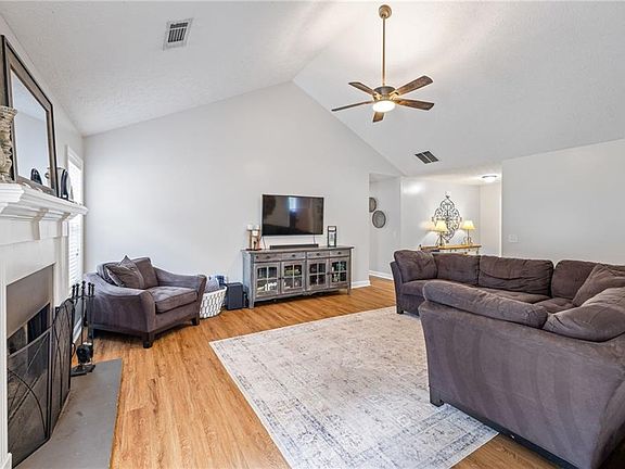 5th image of 378 Kiley Dr
