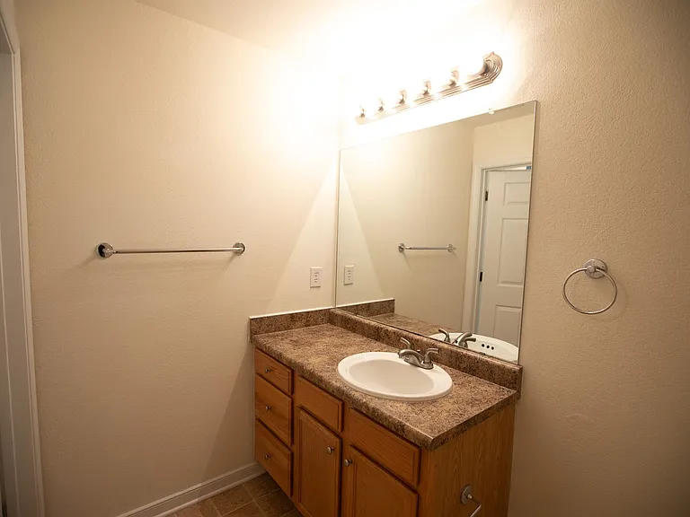Featherstone Apartments at Kiln Creek — Photo 38