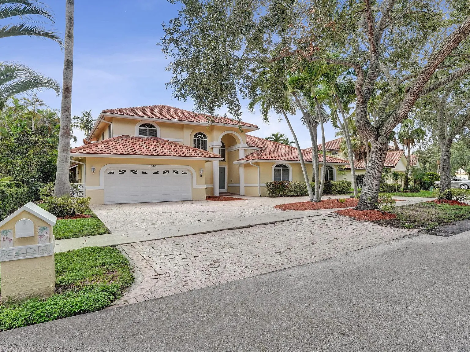 4 bed, 3.0 bath, 3287 sqft, $7,000 — Photo 3