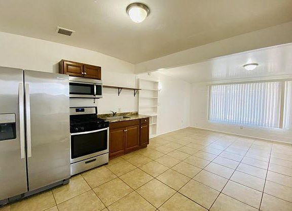 5th image of 4215 E Fairmount St