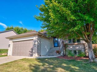 701 Killian Trl, Cottage Grove, WI 53527