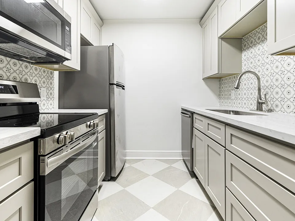 910 Chartres St #1