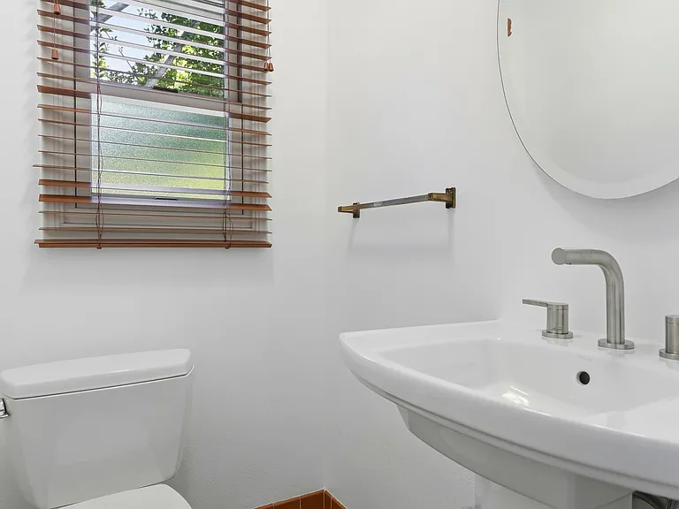 1825 White Oak Dr — Photo 13
