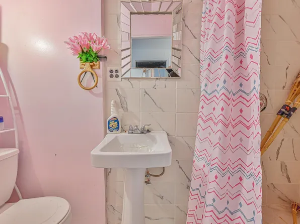 121 Montauk Avenue image 10 of 19