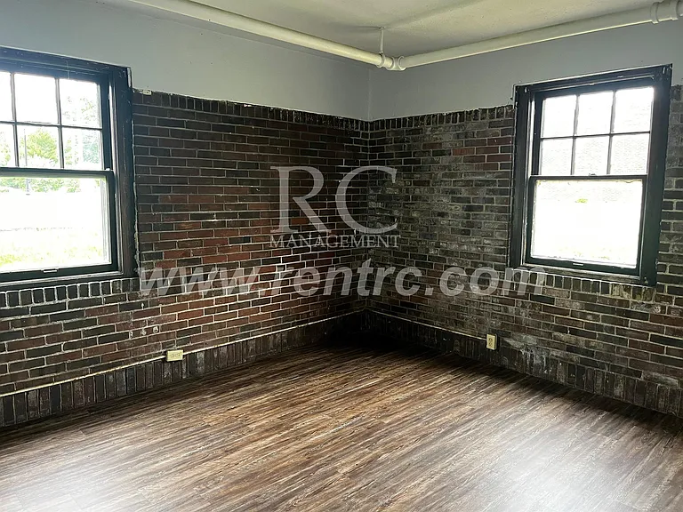 210-145 N Walnut St — Photo 8