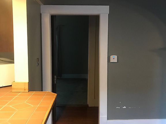 5th image of 212 E 21st St