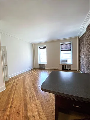 Rented by City Connections Realty | media 3
