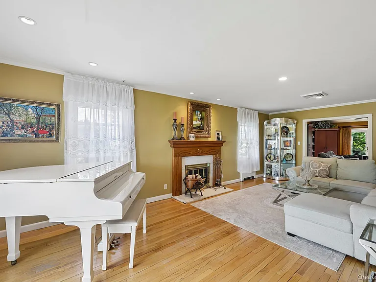 1304 Harbor Rd — Photo 5