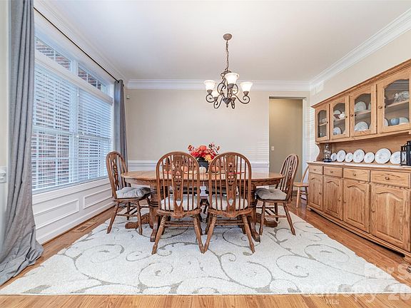 5th image of 3308 Grandeur Rd