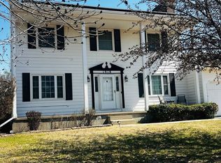 1918 Windsong Cir, Junction City, KS 66441