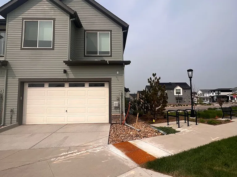 628 Discovery Pkwy — Photo 1