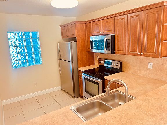 Updated Kitchen with SS appliances
