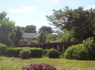 2 Beach Rd, Groton, CT 06340