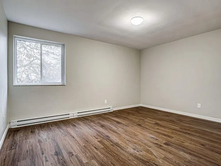 1054 Brock St — Photo 9
