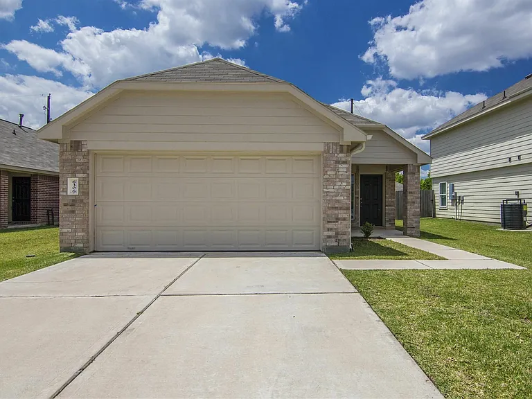 6306 Heffernan St — Photo 3