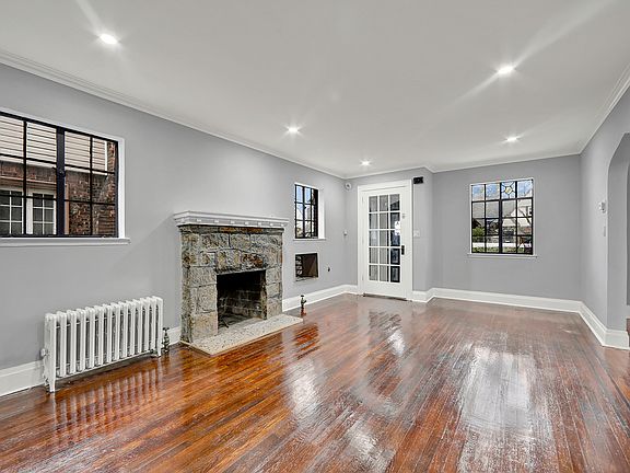 3rd image of 11744 222nd St