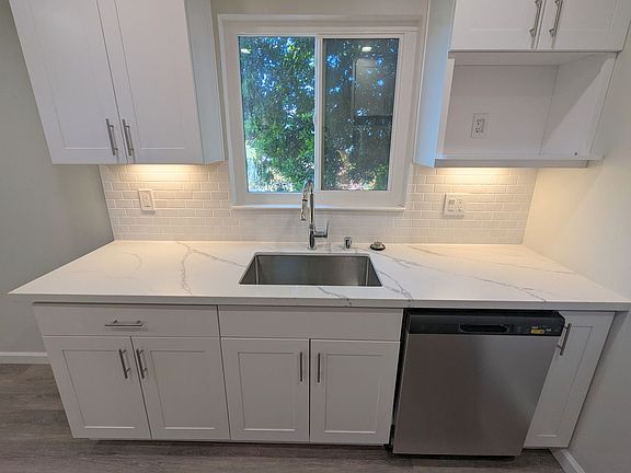 4th image of 516 E Hillsdale Ct APT 1