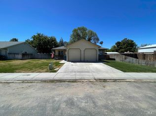 1175 & 1177 SE Freedom Cir, Mountain Home, ID 83647