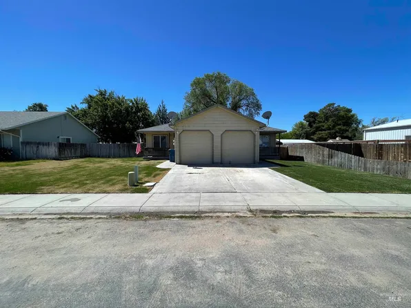 1175 & 1177 SE Freedom Cir, Mountain Home, ID 83647