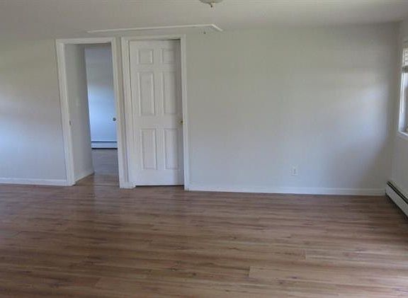4th image of 320 Lakewood Ter