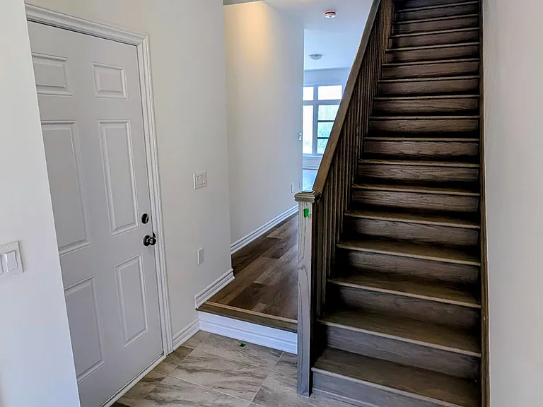 91 Inverary Cres — Photo 2