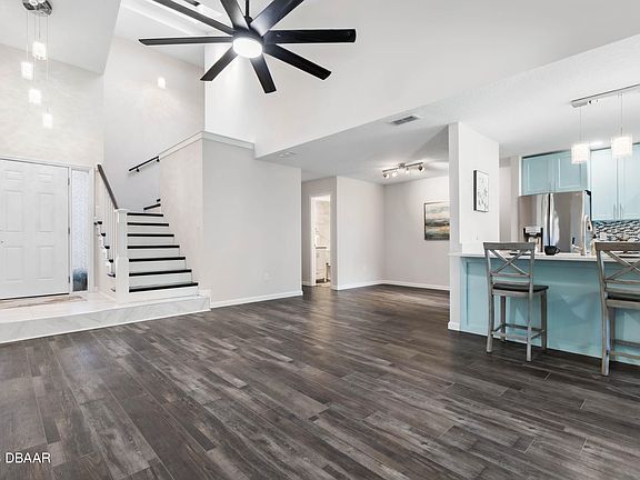 4th image of 325 W Park Pl