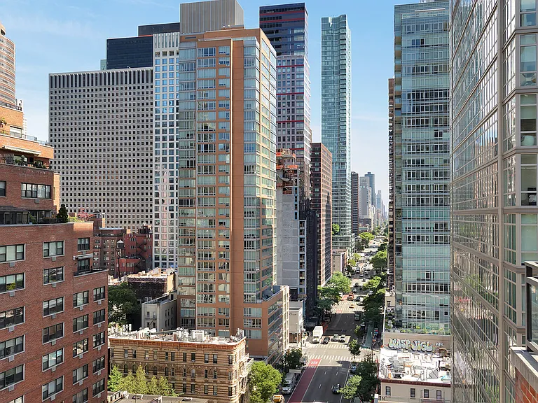 300 E 51st St #18B — Photo 14