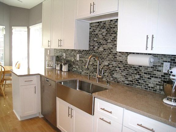 Glass backsplash and zodiac quartz countertops