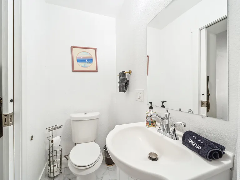 W 63rd Ave — Photo 2