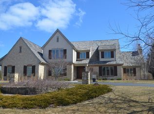10544 N Wood Crest Dr, Mequon, WI 53092