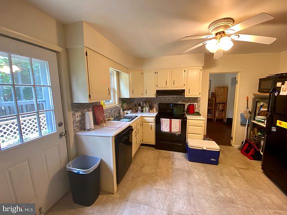 4th image of 16 Westfield Dr